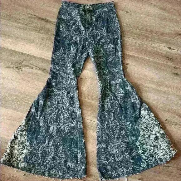Free People Blue Floaty-Dot High Rise Raw Edge Just Float On Flare Jeans 27 Boho - Picture 4 of 9